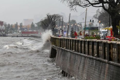 La sudestada generará crecidas que alcancen los 3,2 metros en la zona norte.