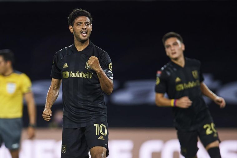 Carlos Vela celebra su conquista.