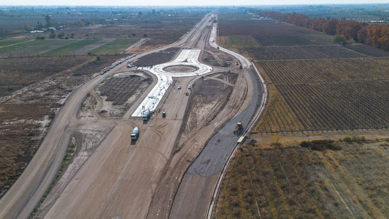 La Doble Vía del Este se está ejecutando con parte de los Fondos del Resarcimiento. La Doble Vía del Este se está ejecutando con parte de los Fondos del Resarcimiento.