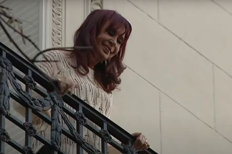 El Gobierno no ve con buenos ojos que Cristina Fernández de Kirchner salga al balcón durante su condena. El Gobierno no ve con buenos ojos que Cristina Fernández de Kirchner salga al balcón durante su condena.