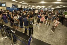 evacuacion y vuelos demorados en aeroparque por un intenso operativo de seguridad