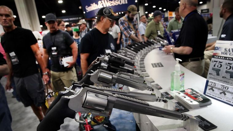 La industria de las armas, gran negocio en EEUU. Foto: Jacobin.