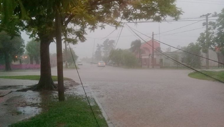 Las inundaciones provocaron que pocos votantes llegaran a las urnas