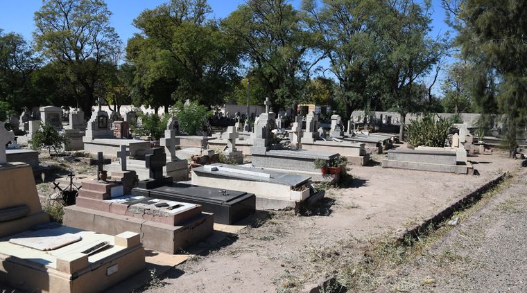 El hecho fue en el cementerio de Capital Foto: ALF PONCE MERCADO / MDZ