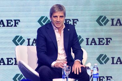 MDZol | El ministro Luis Caputo está completando un primer semestre de gestión con algunos resultados positivos, según ven los analistas. Foto: Noticias Argentinas