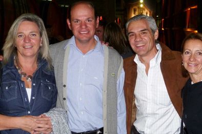 MDZol | Silvia van den Bosch de Cantú y Diego Ramón Cantú, junto a los anfitriones, Carlos Alberto López Laurenz y Patricia Badino de López. Foto: Gentileza