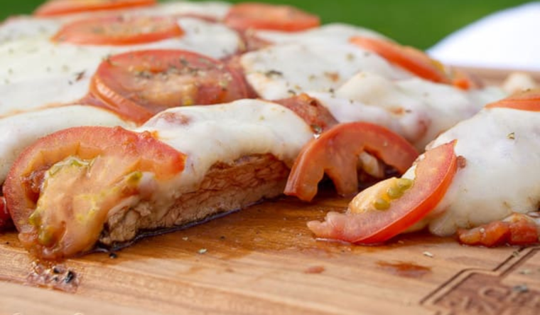 Preparar la receta de matambre a la pizza requiere paciencia para que la carne quede tierna. Preparar la receta de matambre a la pizza requiere paciencia para que la carne quede tierna.