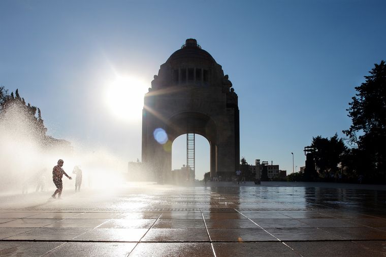 El clima en México mostrará viento y calor en el norte, mientras el sur tendrá lluvias aisladas. El clima en México mostrará viento y calor en el norte, mientras el sur tendrá lluvias aisladas.