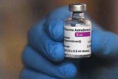 Flavia Ochoa relató que los síntomas del síndrome que padece hace dos años comenzaron a las horas de que le colocaran la vacuna AstraZeneca contra el covid Foto: EFE