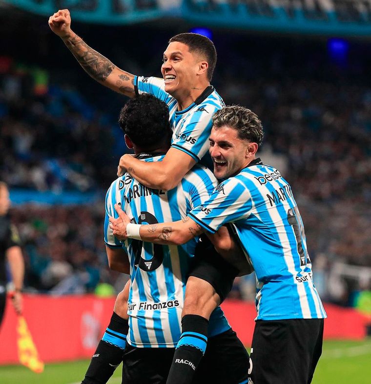 Juanfer tuvo una participación clave en el triunfo de Racing sobre Boca. Foto: @juanferquinterop