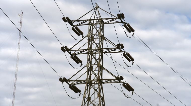 Las tarifas están congeladas, pero los costos del servicio eléctrico siguen subiendo. Foto: ALF PONCE MERCADO / MDZ