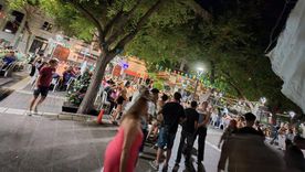 Alrededor de 600 personas compartieron la Navidad en la Calle en plena Peatonal Sarmiento. Alrededor de 600 personas compartieron la Navidad en la Calle en plena Peatonal Sarmiento.