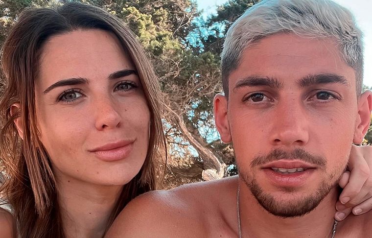 Mina Bonino y Fede Valverde La periodista y pareja del jugador del Real Madrid celebró el debut del volante en el Mundial.