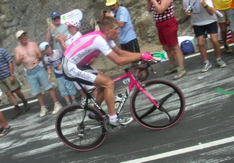 Jan Ullrich, complicado por videos en su contra