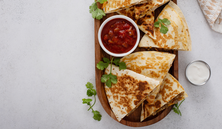 En algunas regiones de México, la receta de quesadilla no siempre incluye queso.