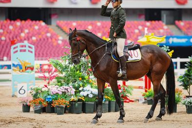MDZol | Los saltos ecuestres son solo una de las cinco disciplinas que realiza Serrano. Foto: @PrensaCOA