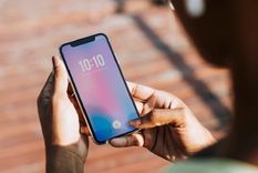 Teléfonos celulares Un listado de opciones de teléfonos celulares perfectos para regalar esta Navidad. Foto: Freepik