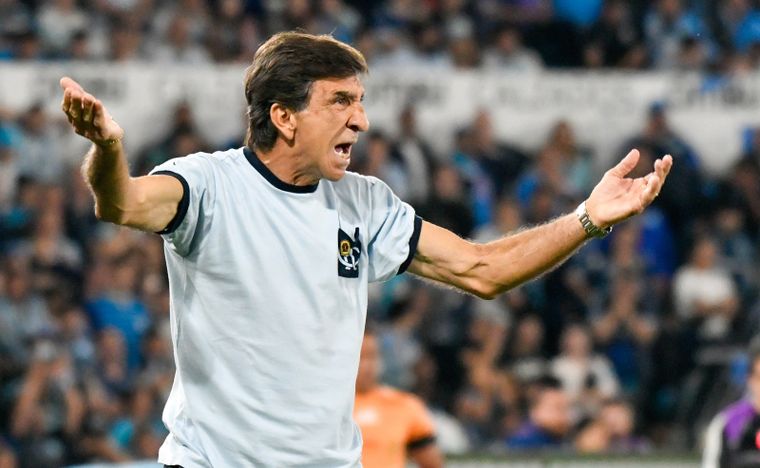 Costas le dejó un mensaje al hincha de Racing tras perder dos clásicos al hilo. Costas le dejó un mensaje al hincha de Racing tras perder dos clásicos al hilo.