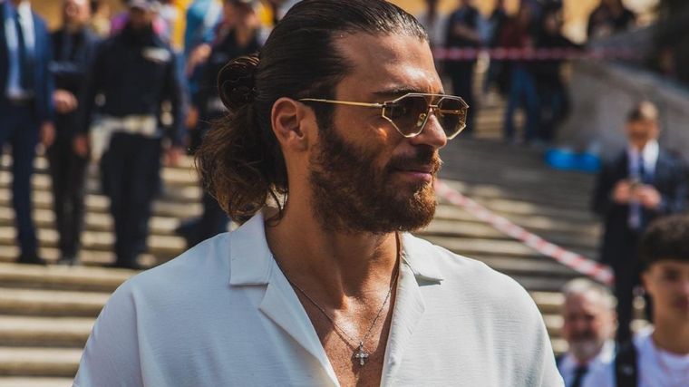 Can Yaman Seductor y solidario. Foto: @canyaman