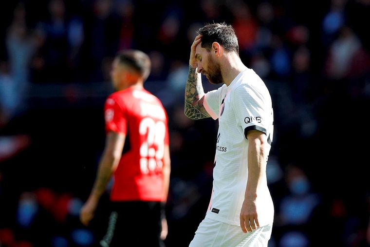 Leo estuvo cerca de marcar de tiro libre, pero no pudo Foto: EFE