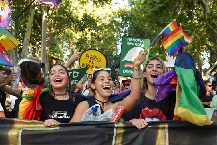 La movilización en Mendoza partió desde Arístides y Belgrano hasta Plaza Independencia. Foto: Maru Mena / MDZ
