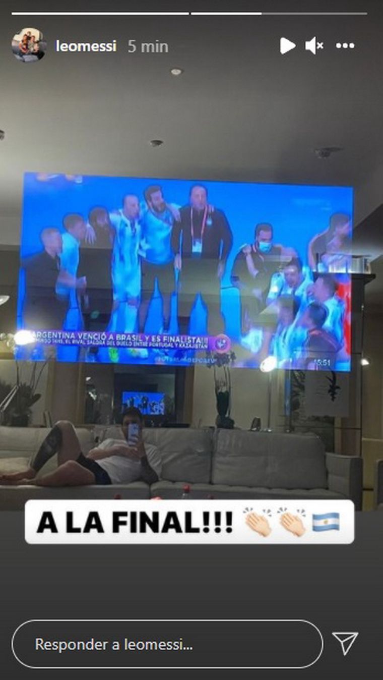 Leo, firme junto a la Selección de futsal desde París Foto: Instagram @leomessi