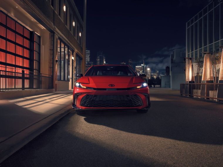 El Toyota Camry 2026 llegará a los concesionarios en otoño.