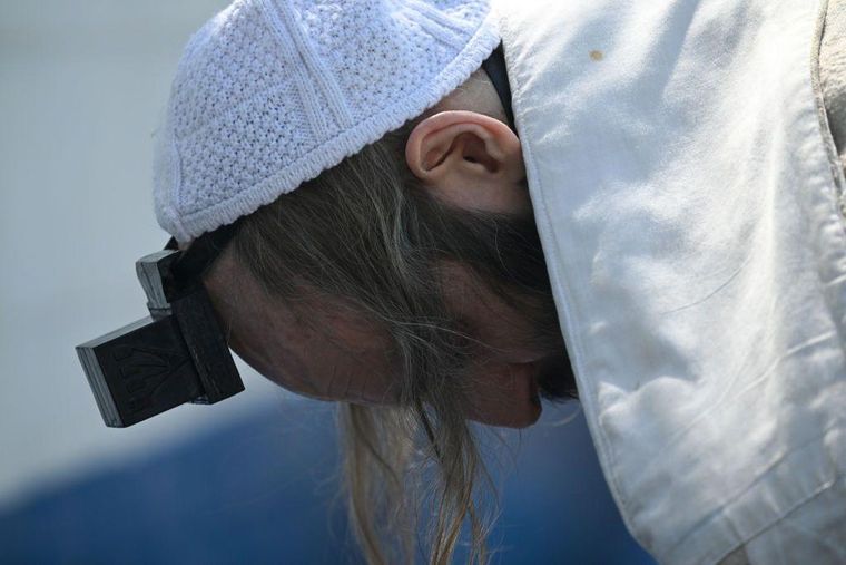 El rezo y el estudio de la Torá es parte fundamental de los miembros de Lev Tahor.