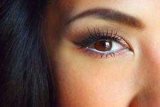 Estos son los tonos de sombra que debes usar para resaltar tu mirada si tienes ojos cafés