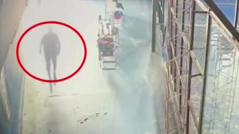 El hecho quedó registrado en las cámaras de seguridad. Una modalidad delictiva que preocupa a los deportistas. Foto: Captura de Video