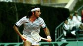 Guillermo Vilas ganó cuatro Grand Slams, pero nunca fue reconocido oficialmente como número 1 del ranking ATP. Guillermo Vilas ganó cuatro Grand Slams, pero nunca fue reconocido oficialmente como número 1 del ranking ATP.