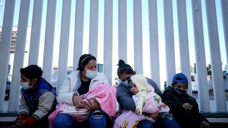 Casi 450.000 personas han sido expulsadas de la frontera sur de EE.UU. bajo la orden Título 42 entre marzo de 2020 y enero de 2021, según cifras oficiales. Foto: GETTY IMAGES