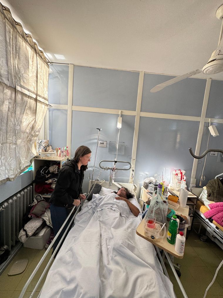 La exreligiosa sigue acompañando a las mujeres trans tanto en los hospitales como fuera de ellos.