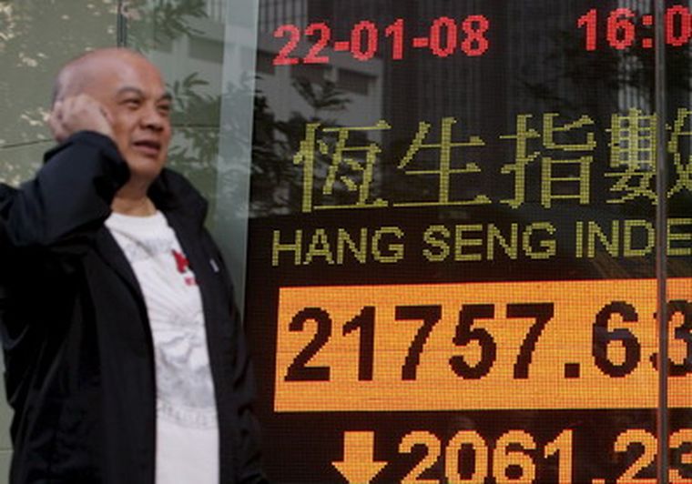 El índice principal perdió 135,65 puntos hoy. Foto: EFE