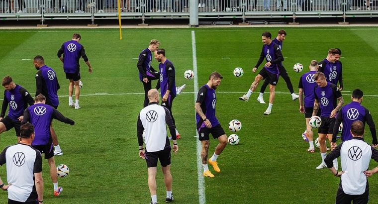 El elenco alemán da el puntapié inicial en el certamen. Foto: Alemania