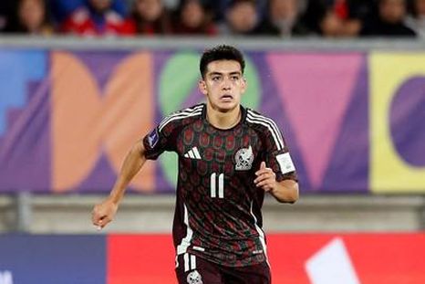 Gilberto Mora, la joya de México que tiene 16 años y es una de las futuras promesas del fútbol, enfrentará a la Selección argentina en el Mundial Sub 20. Gilberto Mora, la joya de México que tiene 16 años y es una de las futuras promesas del fútbol, enfrentará a la Selección argentina en el Mundial Sub 20.