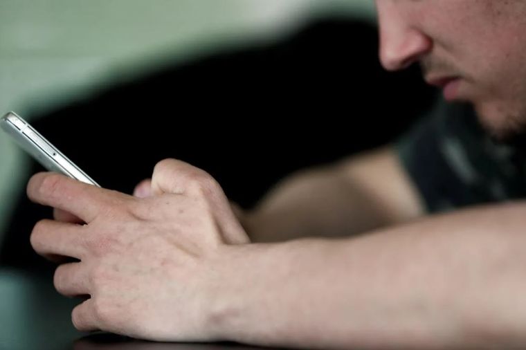 Los usuarios se mostraron en desacuerdo respecto a la implementación de IA en Wikipedia. Los usuarios se mostraron en desacuerdo respecto a la implementación de IA en Wikipedia. 