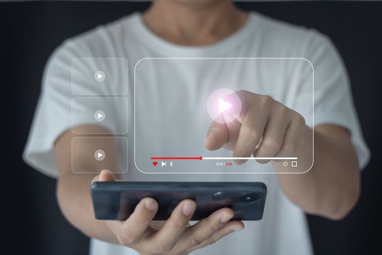 La posibilidad de ver fútbol online encierra una serie de riesgos. Foto: Shutterstock