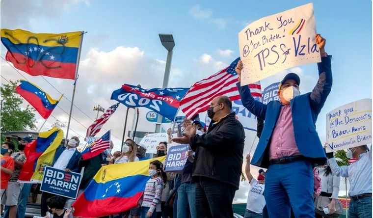 Migrantes venezolanos en USA, en una pasada manifestación política. Foto: Efe.