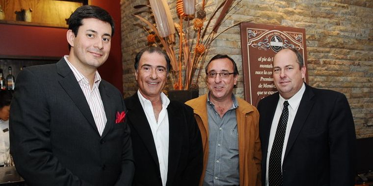 Gabriel Veiga, Sergio Cornejo, Eduardo Andía y el flamante gerente de la firma en Mendoza, Michiel Westera. Foto: Pachy Reynoso/MDZ