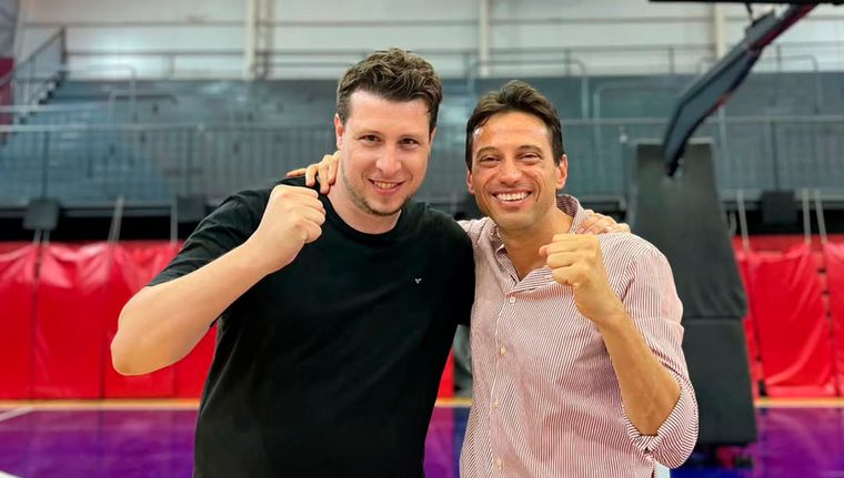 Martín Cigna junto a Marcelo Moretti tras ganar las elecciones en San Lorenzo en 2023.