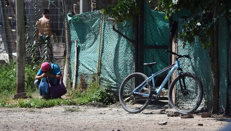 El menor jugaba justo donde se encuentra la bicicleta cuando fue víctima de un disparo Foto: Rodrigo DAngelo / MDZ