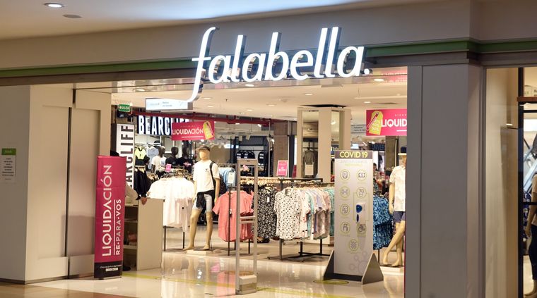 Falabella se va del país con dos subastas donde liquida todo Foto: ALF PONCE MERCADO / MDZ