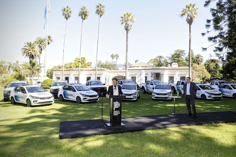 Axel Kicillof mostró a intendentes una flota de patrulleros sin patentar Foto: Prensa gobierno de la provincia de Buenos Aires