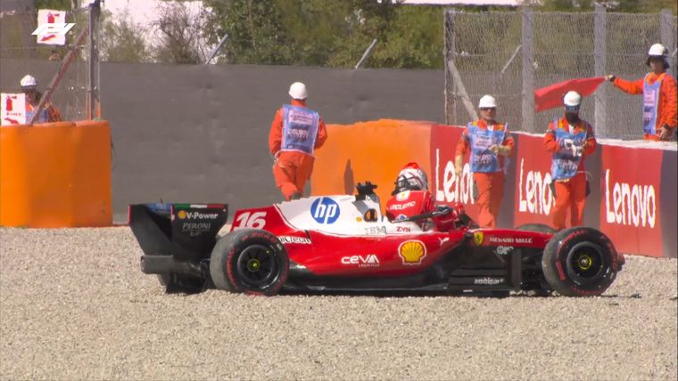 Charles Leclerc tuvo un fuerte golpe en la salida de la curva 4.