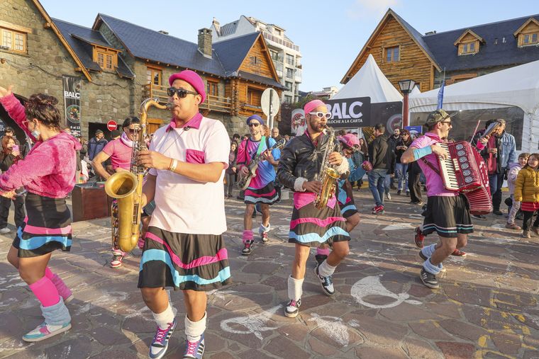 Fiesta total en el Centro Cívico de Bariloche. Fiesta total en el Centro Cívico de Bariloche.