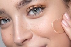 Hidratante con color: el producto multitasking que te salva la rutina y la cara. Foto: Vanity Fair