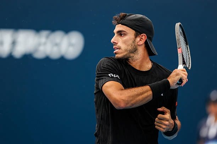 Fran Cerúndolo venció a Mannarino y se clasificó a la tercera ronda del Masters 1000 de Shanghái. Fran Cerúndolo venció a Mannarino y se clasificó a la tercera ronda del Masters 1000 de Shanghái.