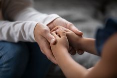 Frente a una muerte, los expertos aconsejan hablarle a los niños con la verdad. Foto: Shutterstock Frente a una muerte, los expertos aconsejan hablarle a los niños con la verdad. Foto: Shutterstock