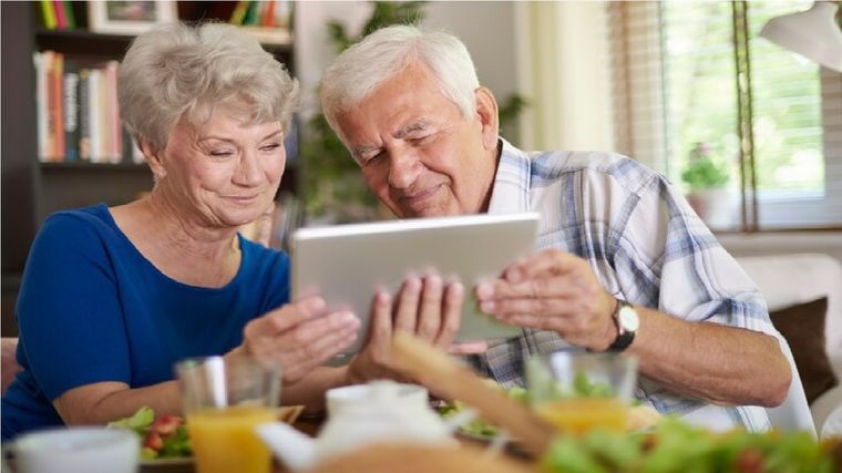 Cómo saber el estado de un trámite en PAMI Foto: Freepik